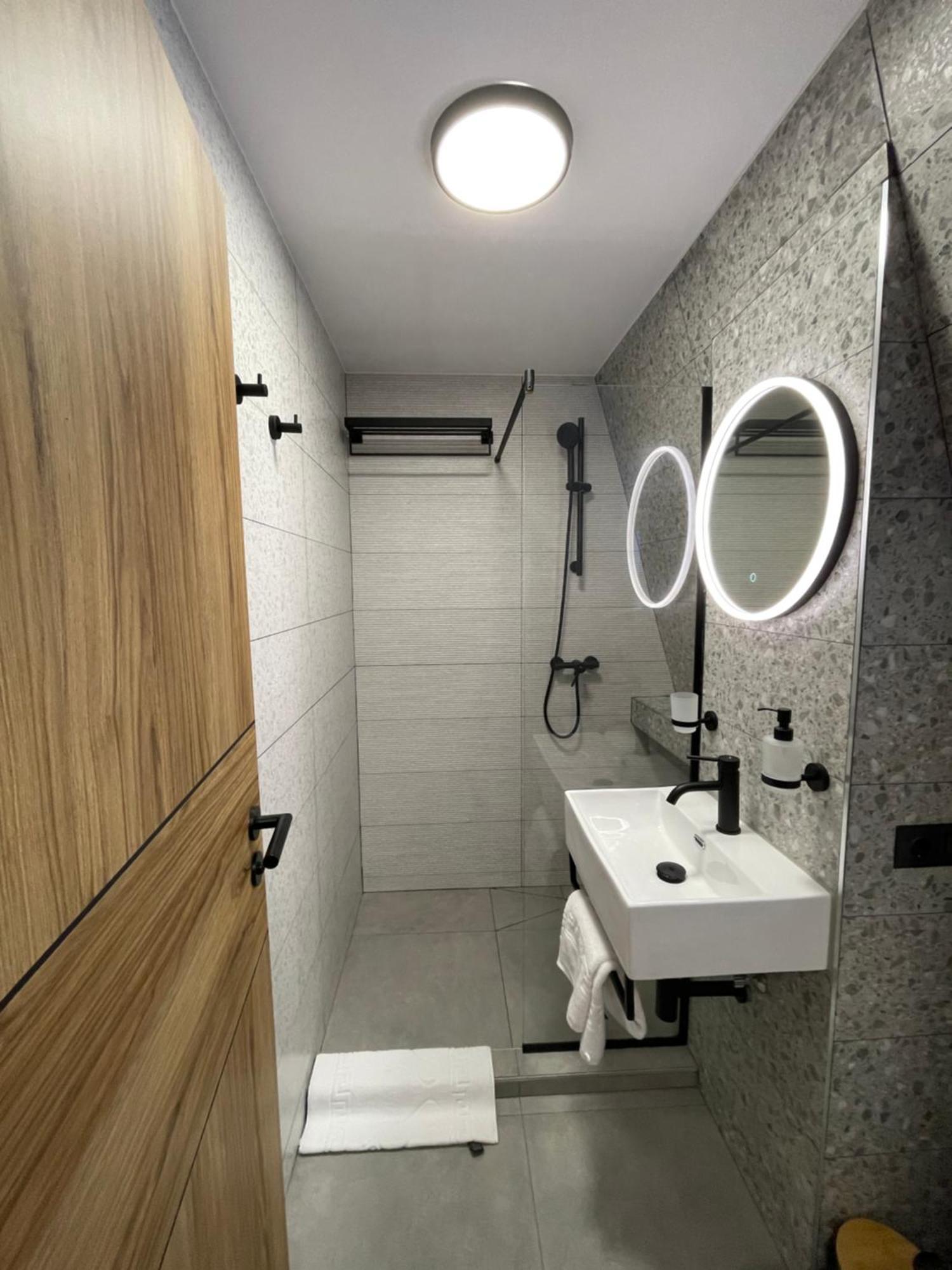 Villa Tiny One Cu Jacuzzi In Tiny Land Lacul Roşu Exterior foto